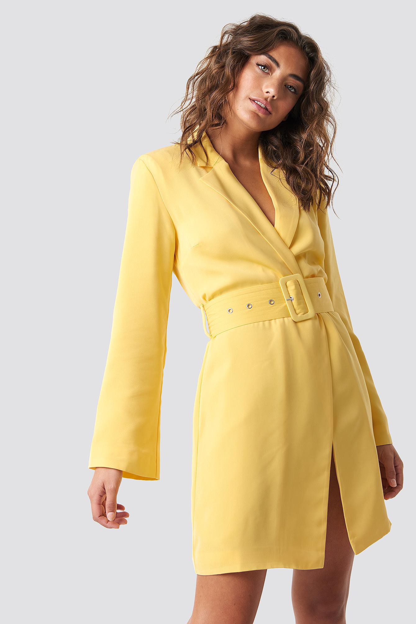 Kreacja ołówkowa, a może sukienka marynarka? Znajdź swój fason dopasowanej kreacji.