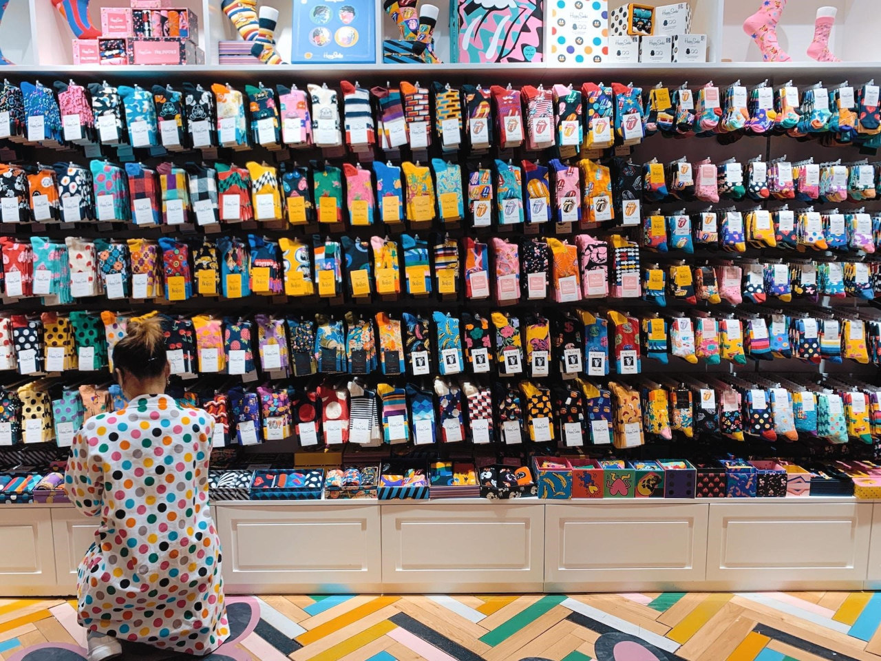 Elegancja w każdym kroku: Pończochy jako nieodłączny element kobiecej garderoby