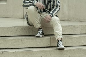 Męskie spodnie chino – uniwersalny krój na co dzień