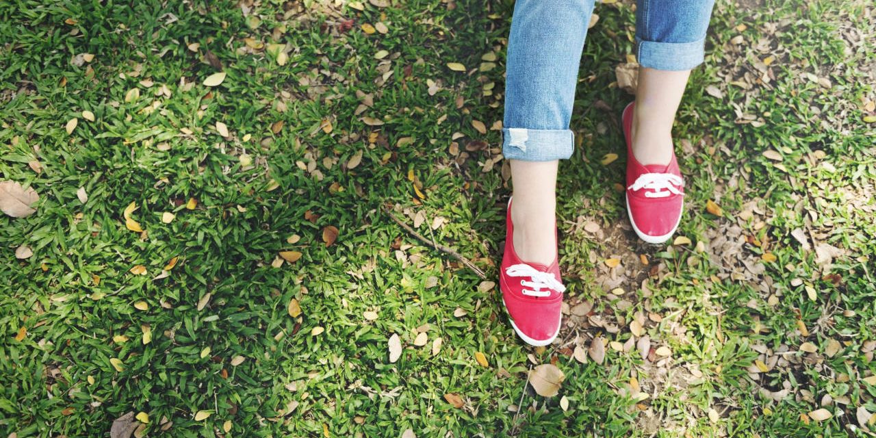 Jak obuwie minimalistyczne wpływa na zdrowie naszych stóp?